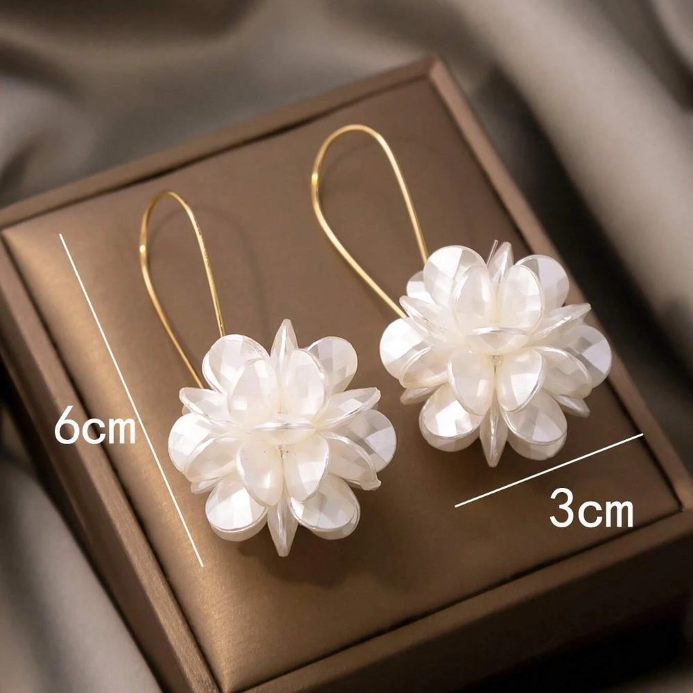 White Boho Womens Flower Decor Drop Earrings - Picture 5 of 5